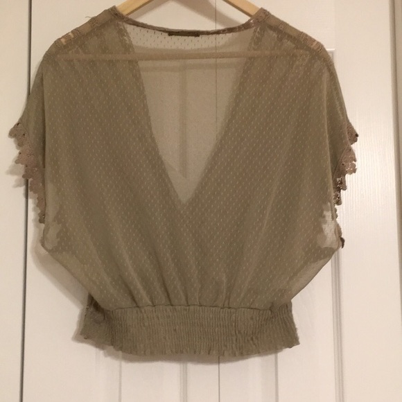 Lacey crop - Picture 2 of 2